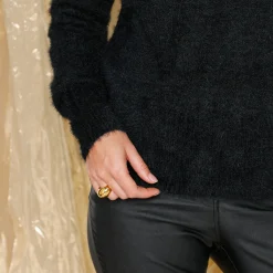 Trui met kanten rug, in harig tricot