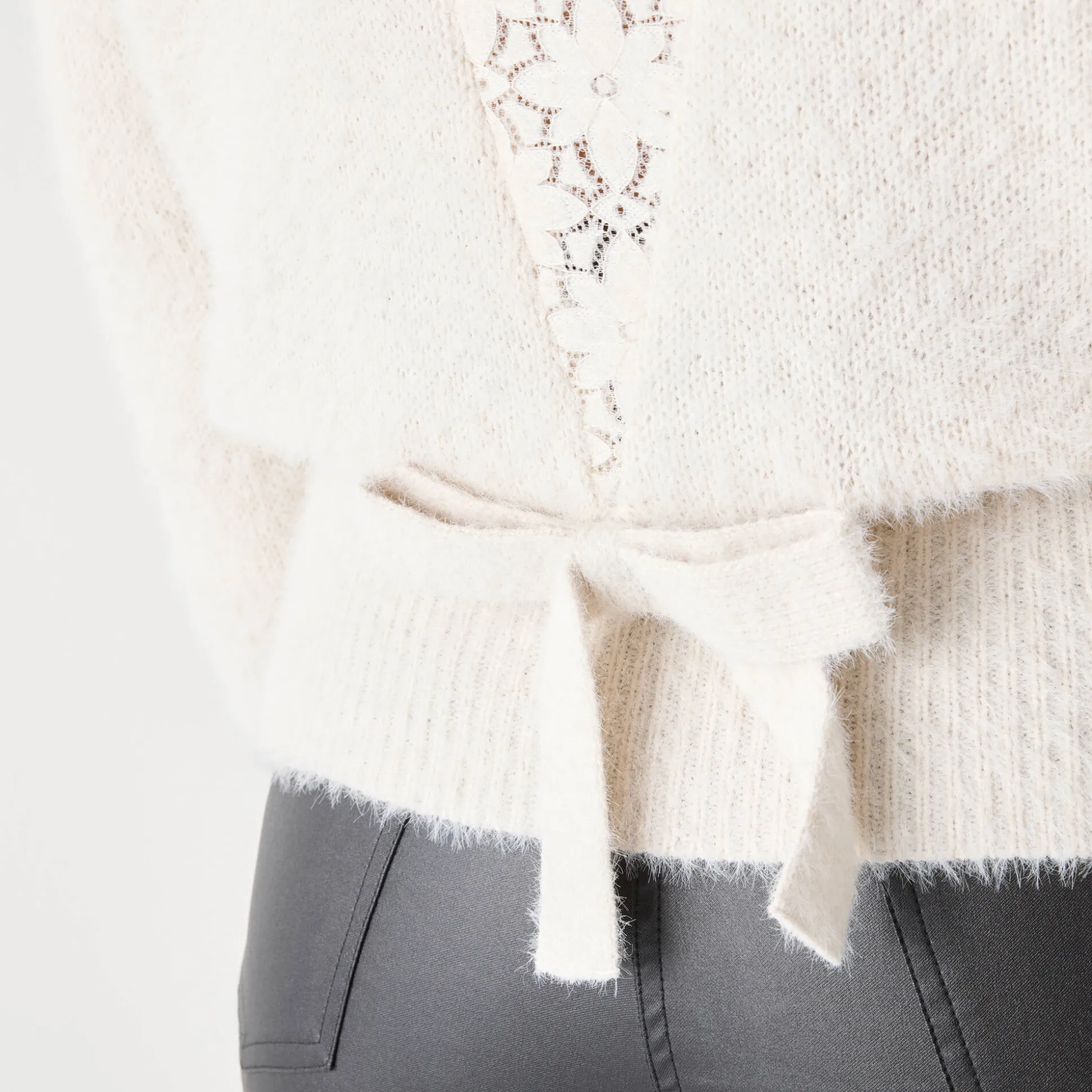 Trui met kanten rug, in harig tricot
