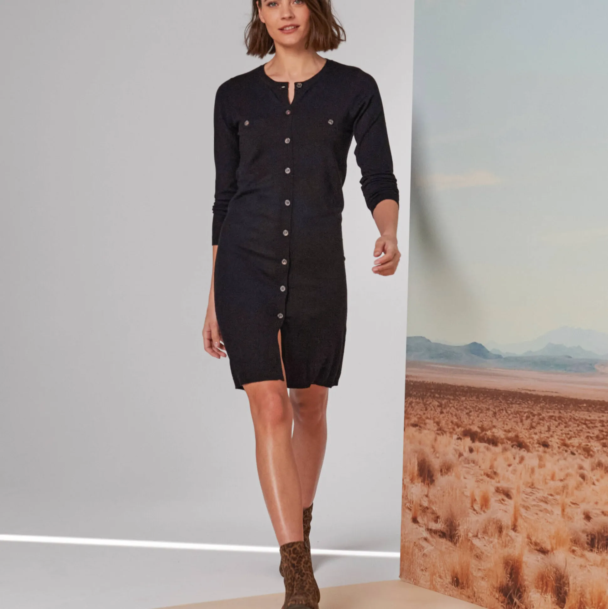 Trui-jurk met knoopsluiting, lange mouwen