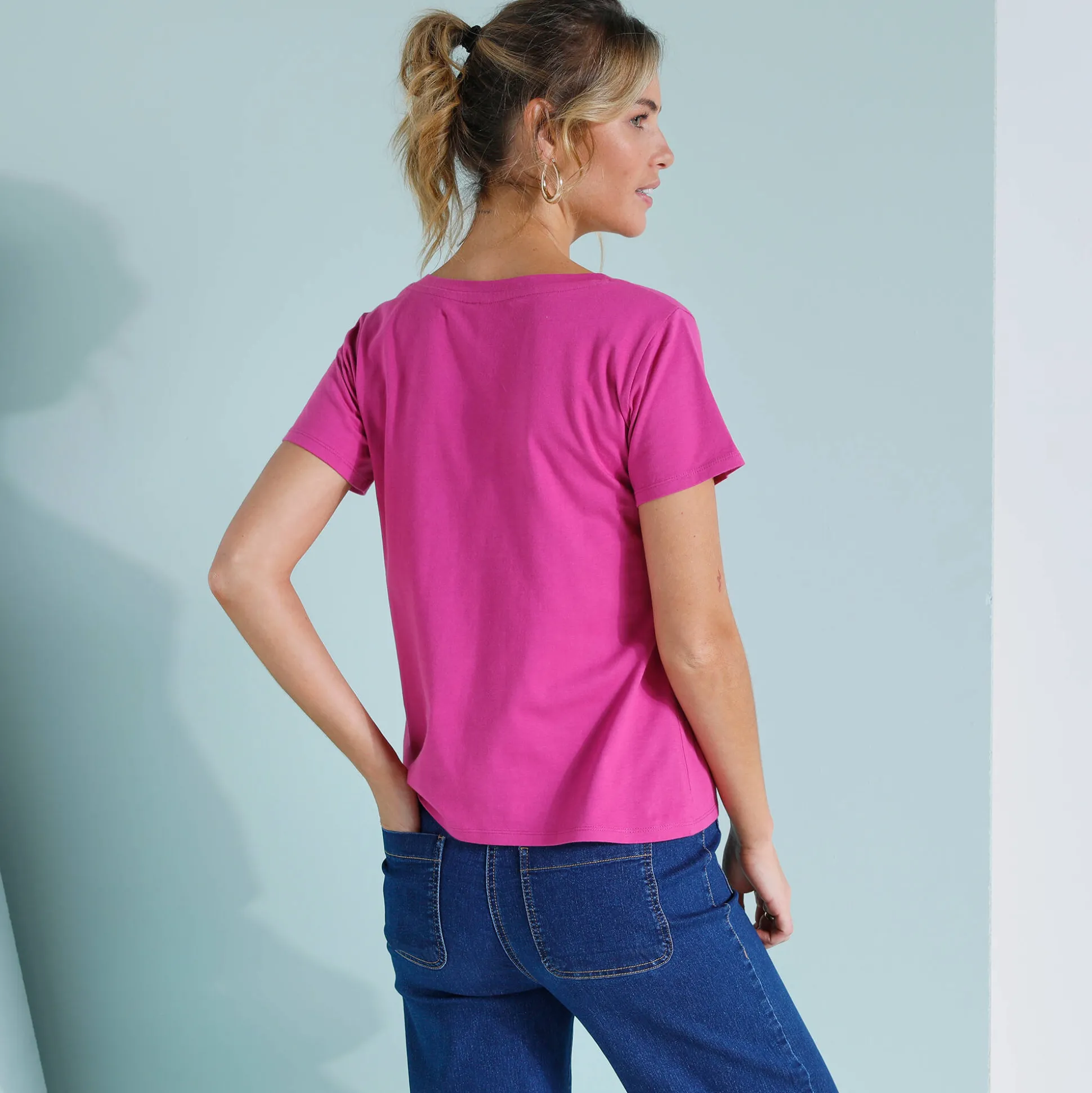 T-shirt col V imprimé doré