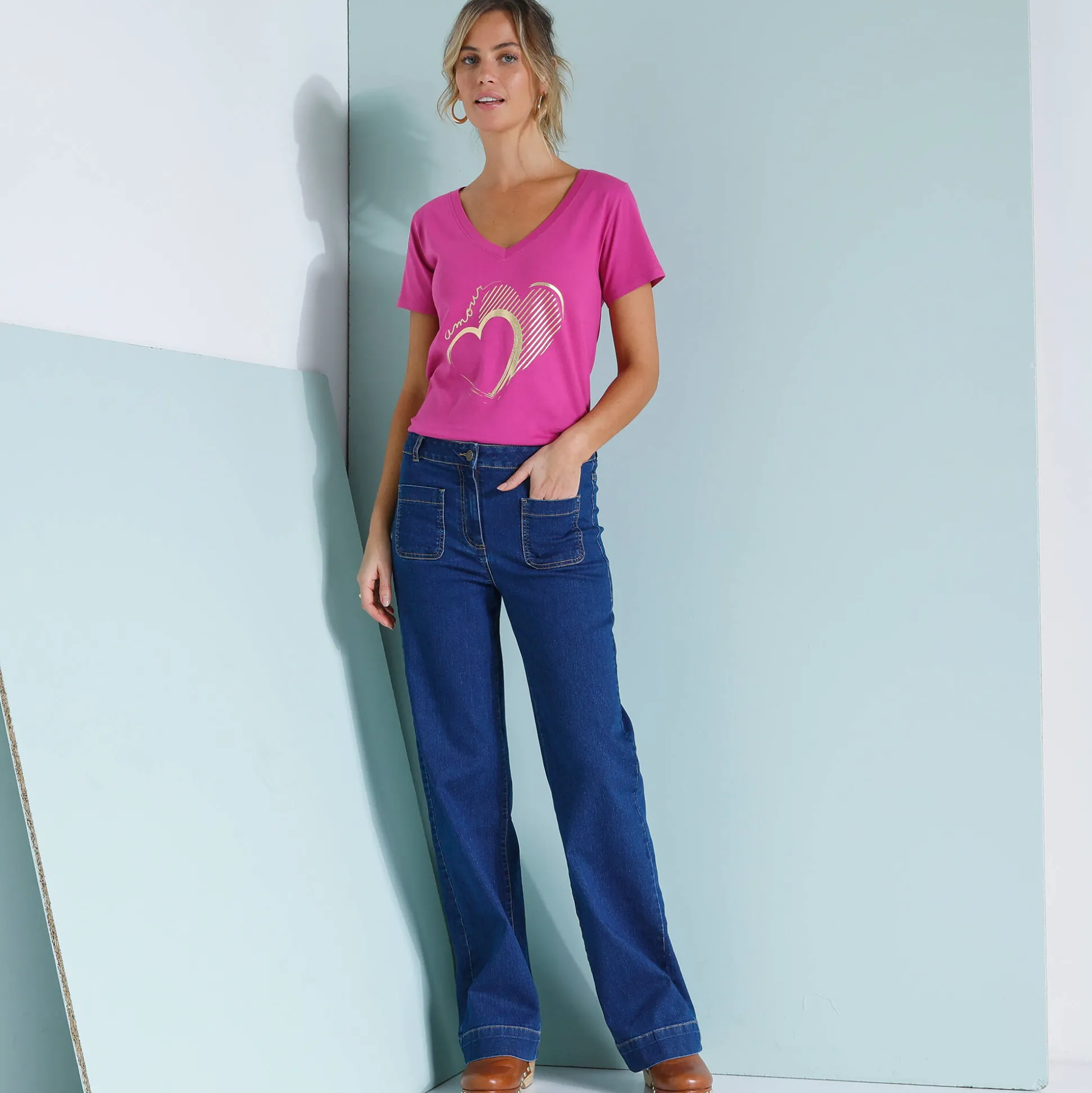 T-shirt col V imprimé doré