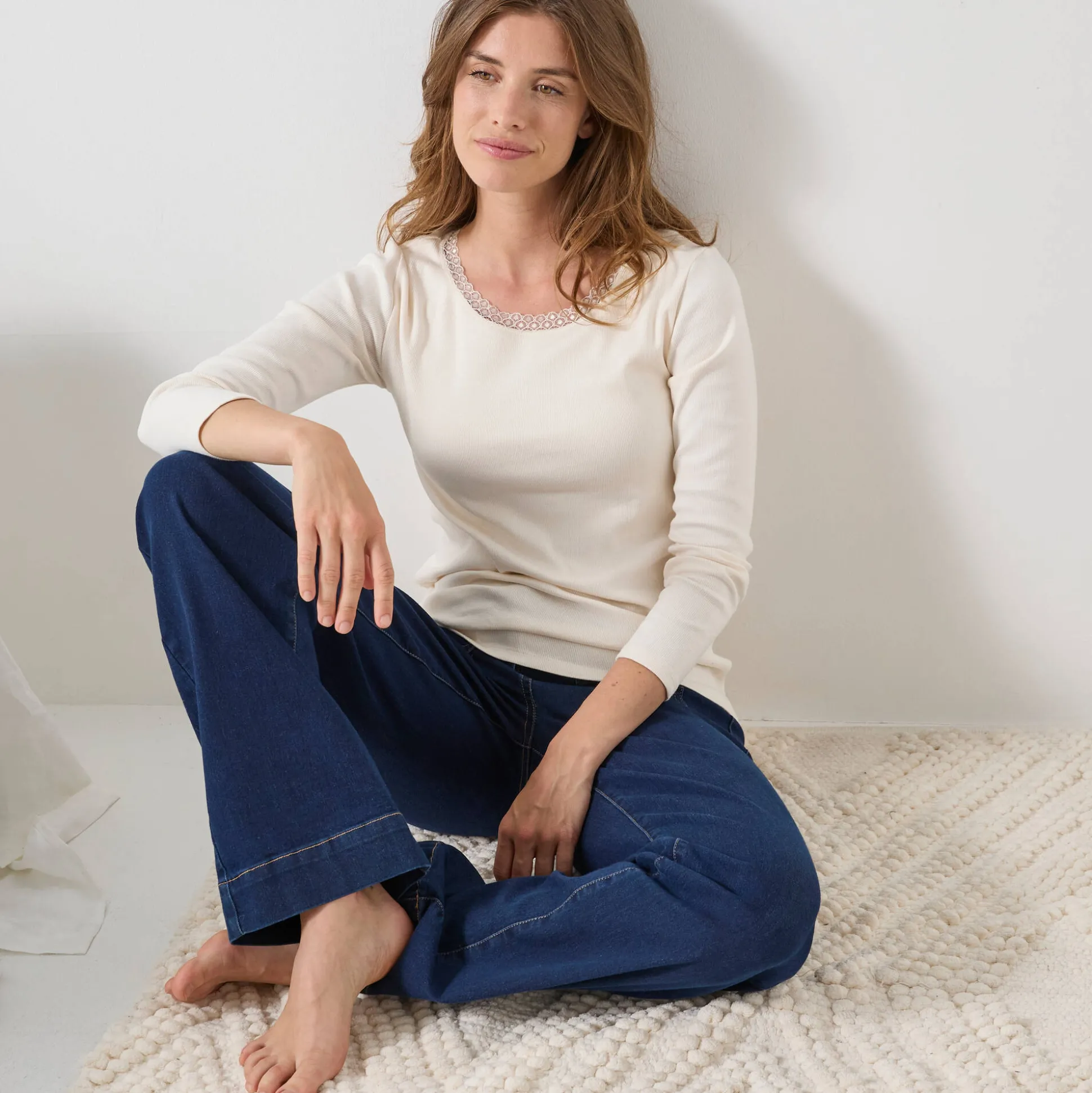 T-shirt met lange mouwen, kanten biesje en brassière - zachte warmte