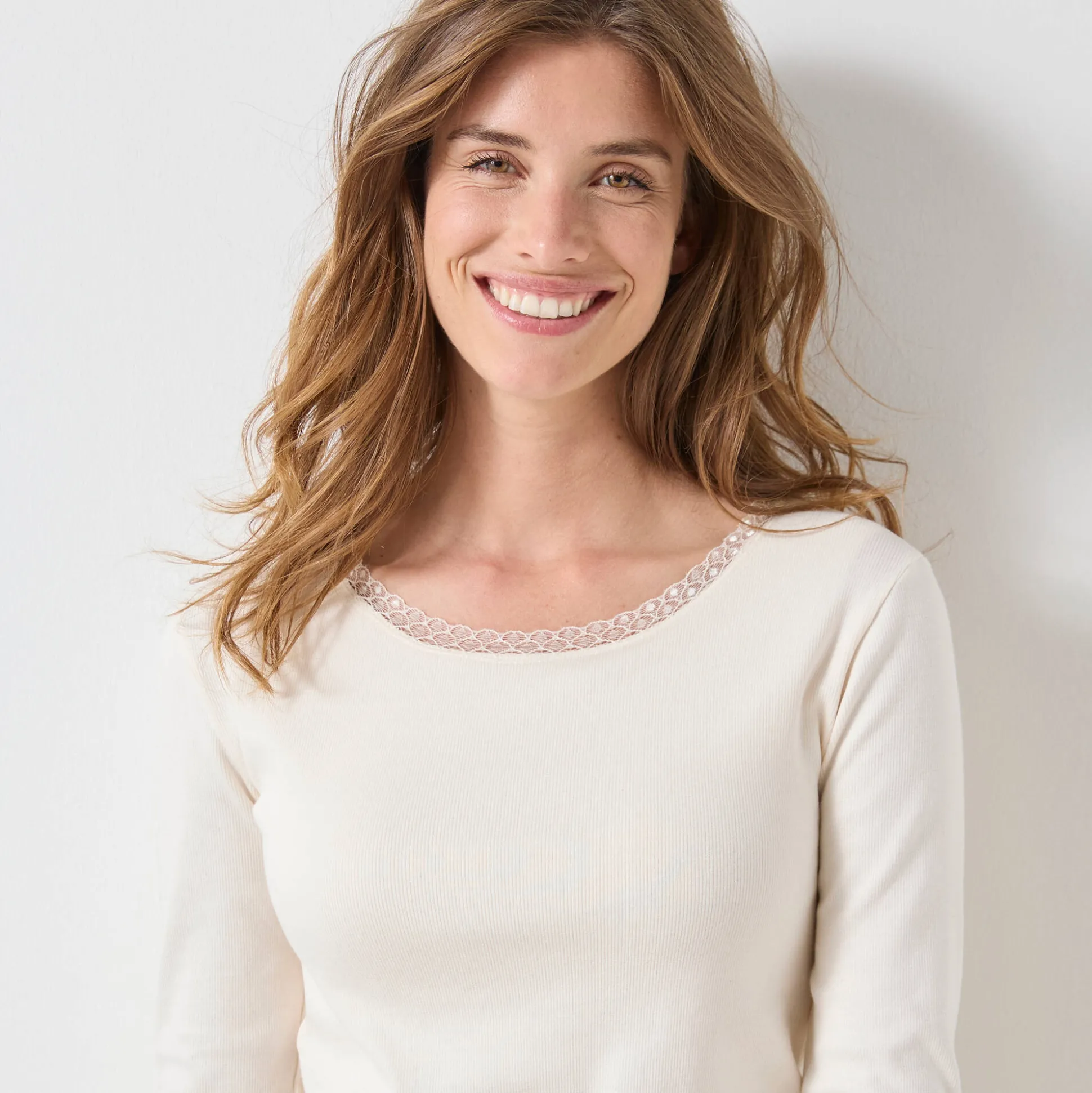 T-shirt met lange mouwen, kanten biesje en brassière - zachte warmte