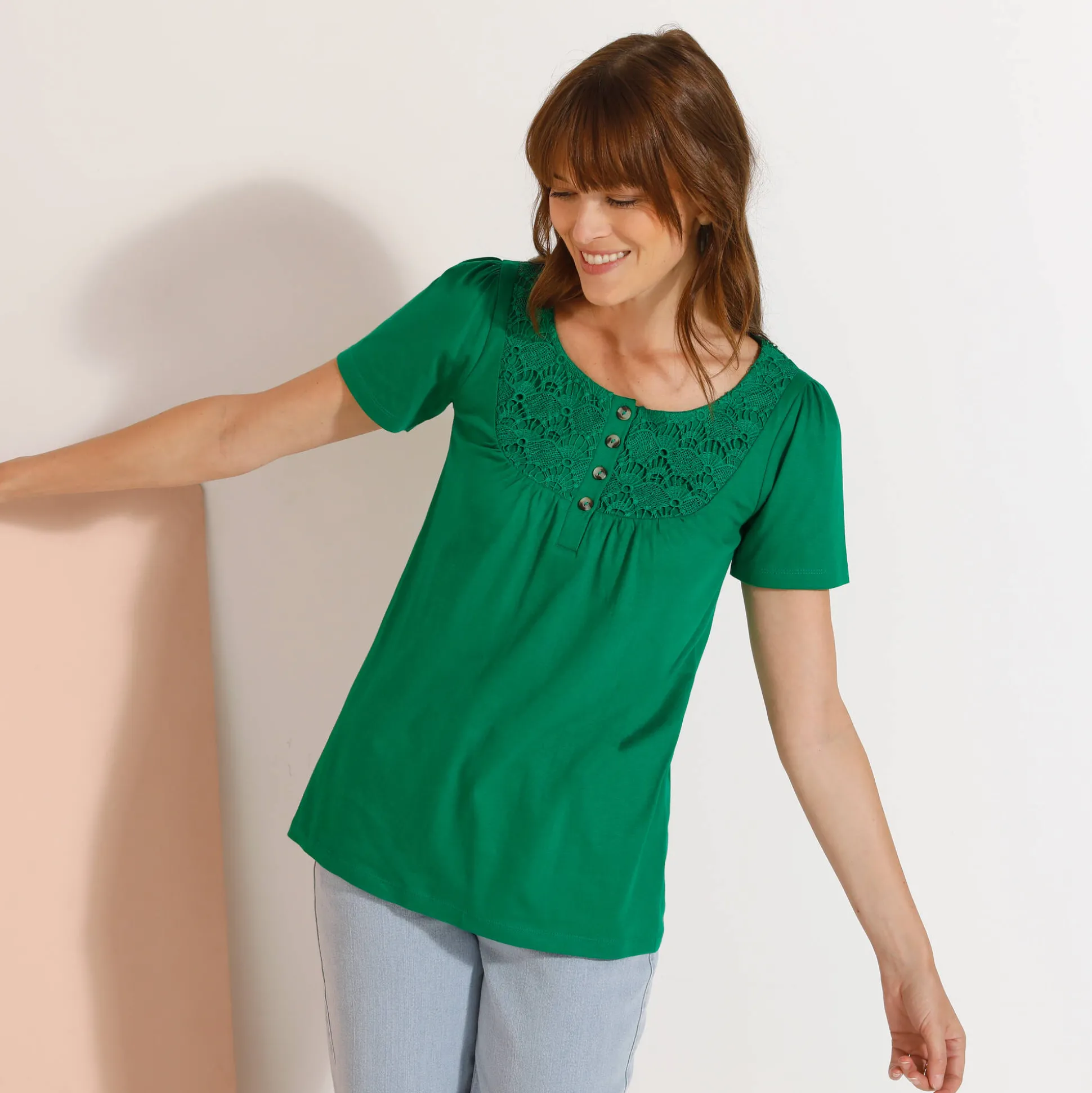 T-shirt met macramé en korte mouwen