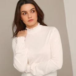 T-shirt met opstaande hals, smokwerk aan de mouwen