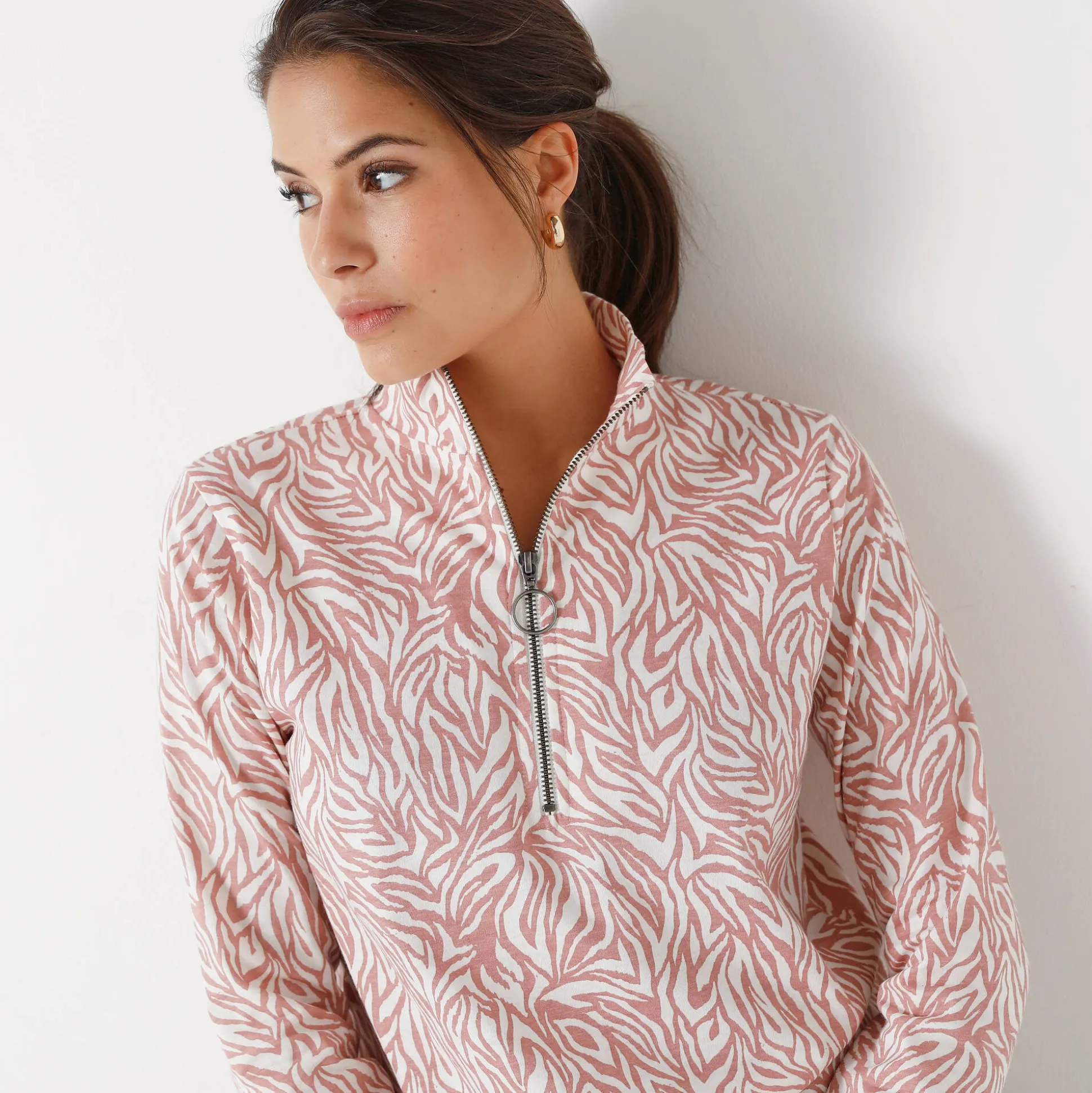 T-shirt met opstaande ritskraag en zebraprint