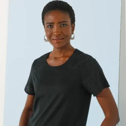 T-shirt met ronde hals en korte mouwen, detail in broderie anglaise