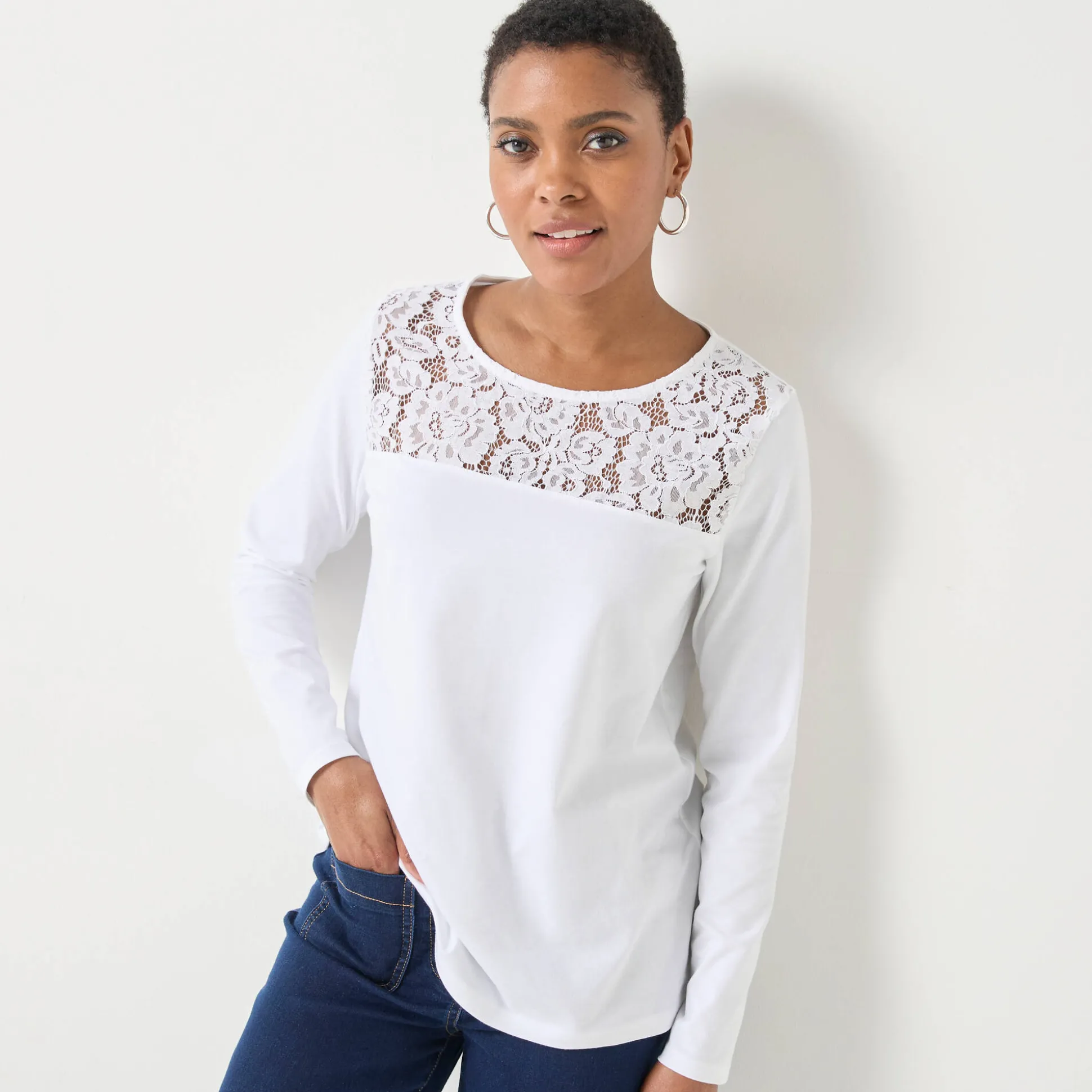 T-shirt met ronde hals en lange mouwen in kant