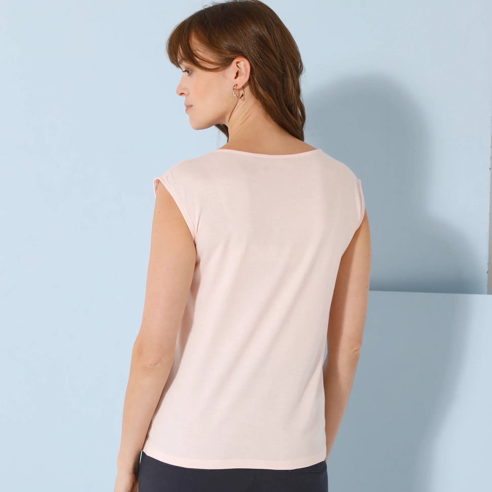 T-shirt met V-hals en fantasieknopen