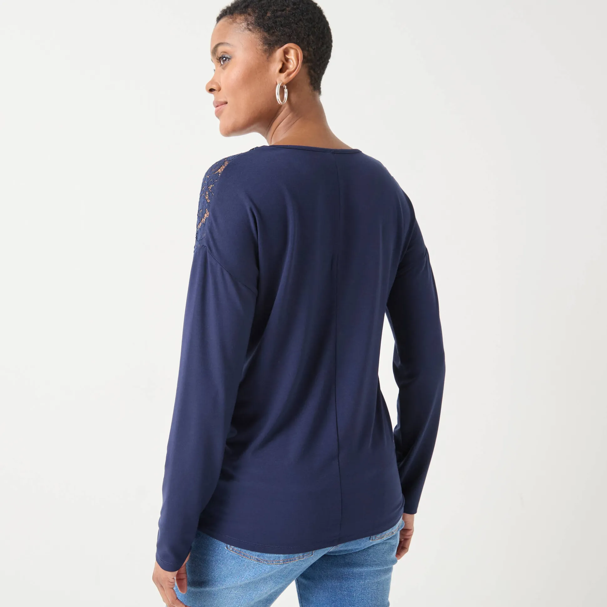 T-shirt met V-hals en lange mouwen in kant