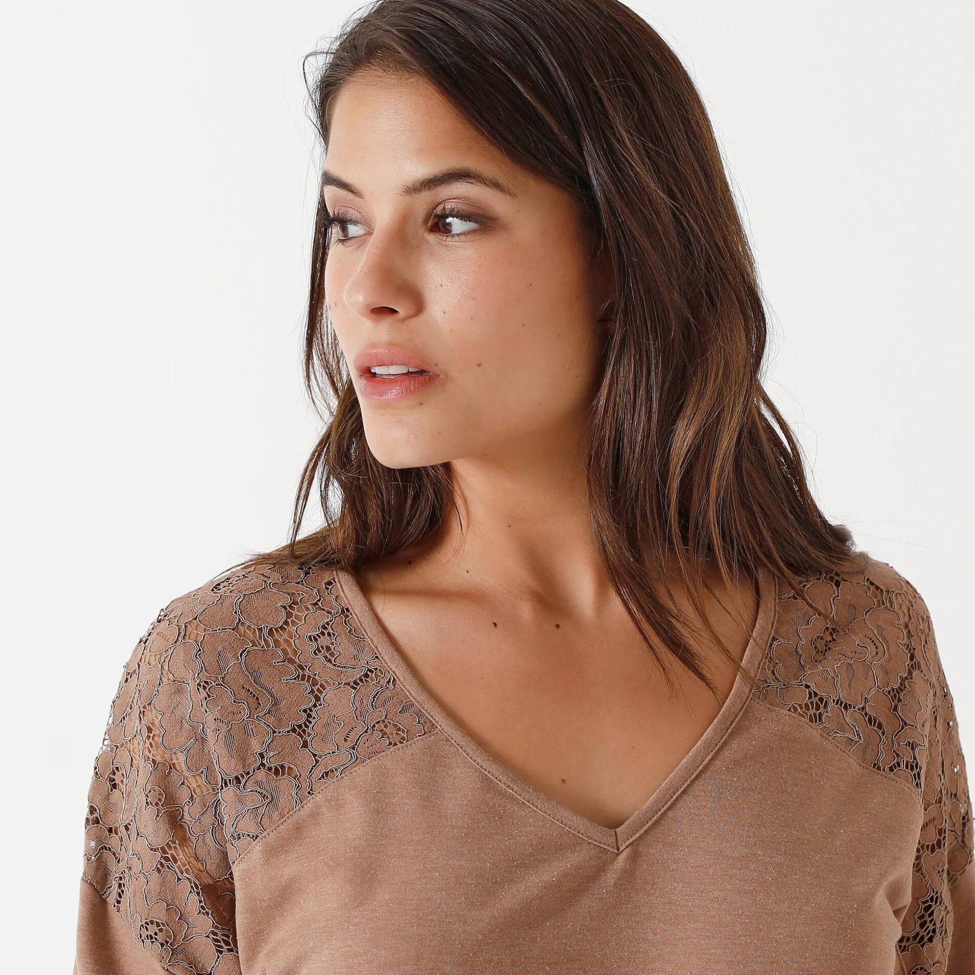 T-shirt met V-hals en lange mouwen in kant