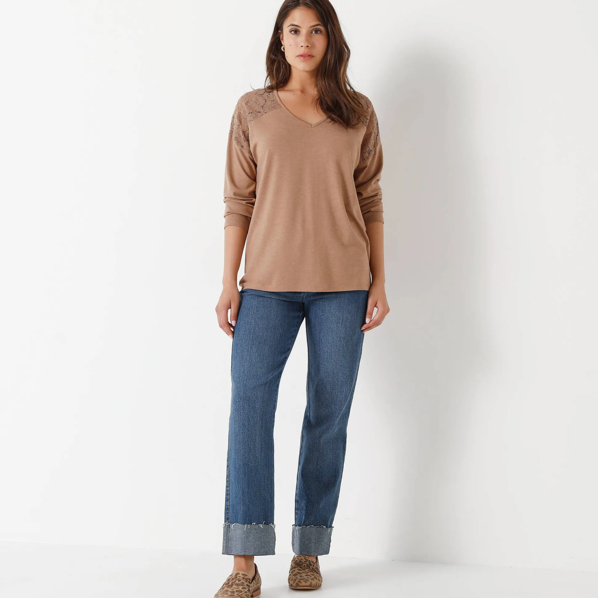 T-shirt met V-hals en lange mouwen in kant