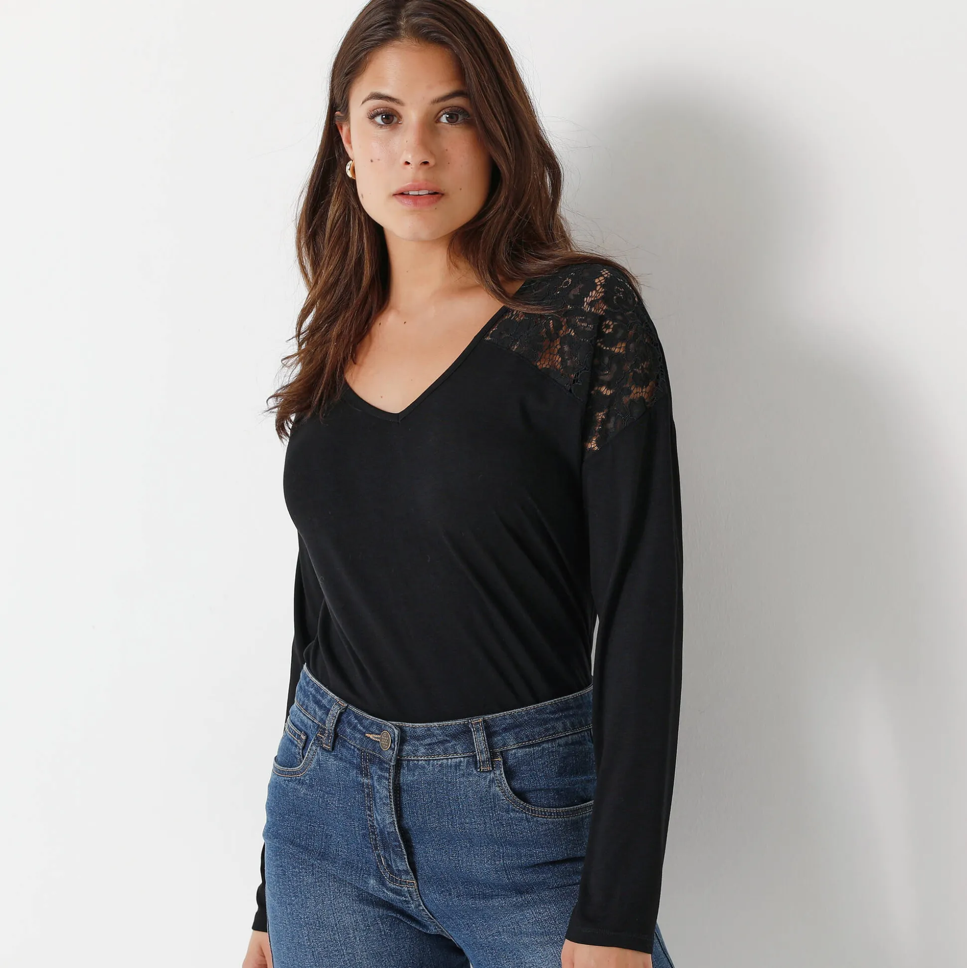 T-shirt met V-hals en lange mouwen in kant