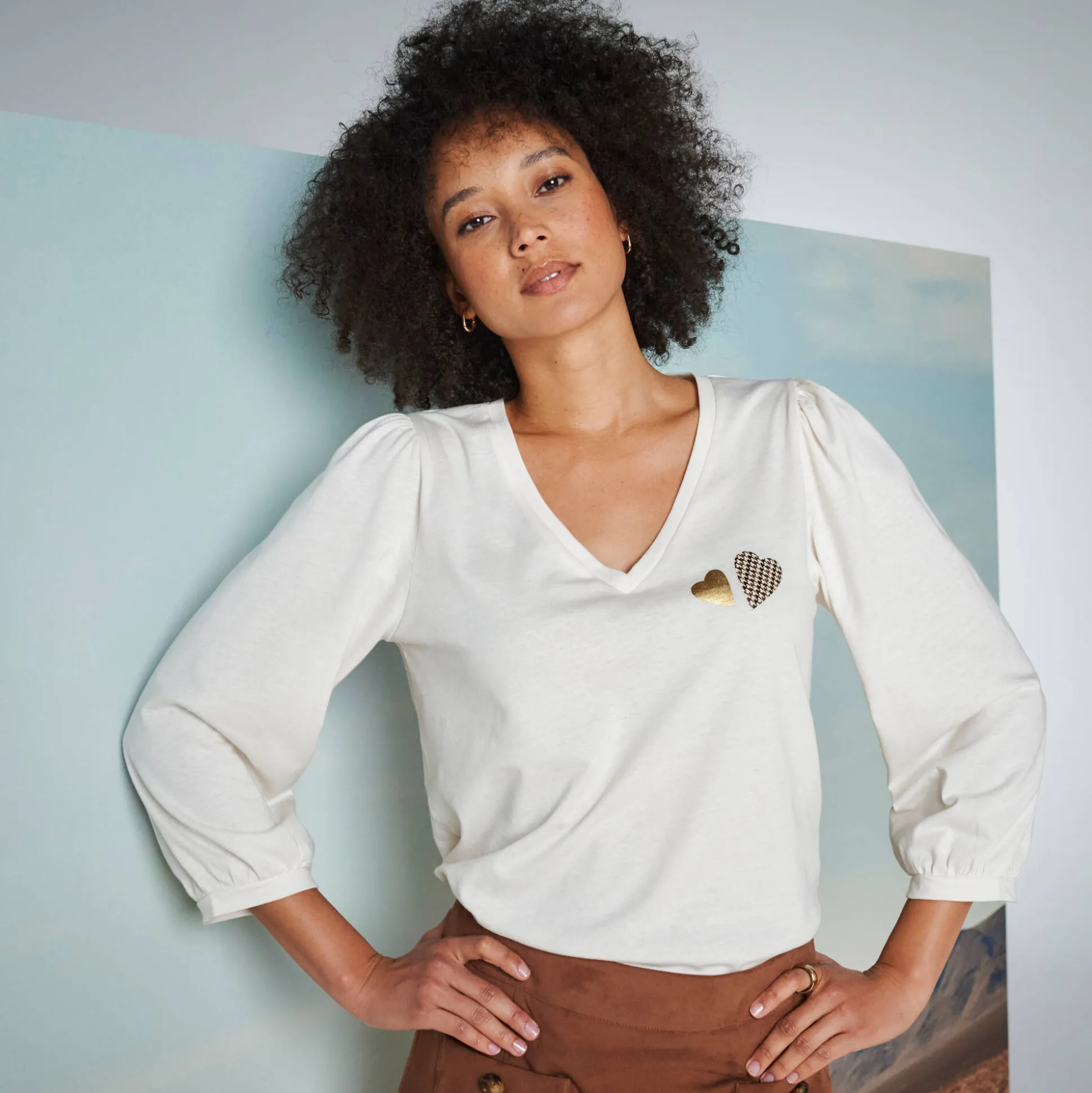 T-shirt met V-hals, hartjesprint