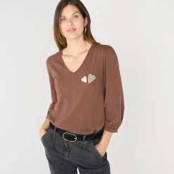 T-shirt met V-hals, hartjesprint