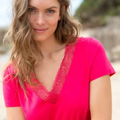 T-shirt met V-hals in kant