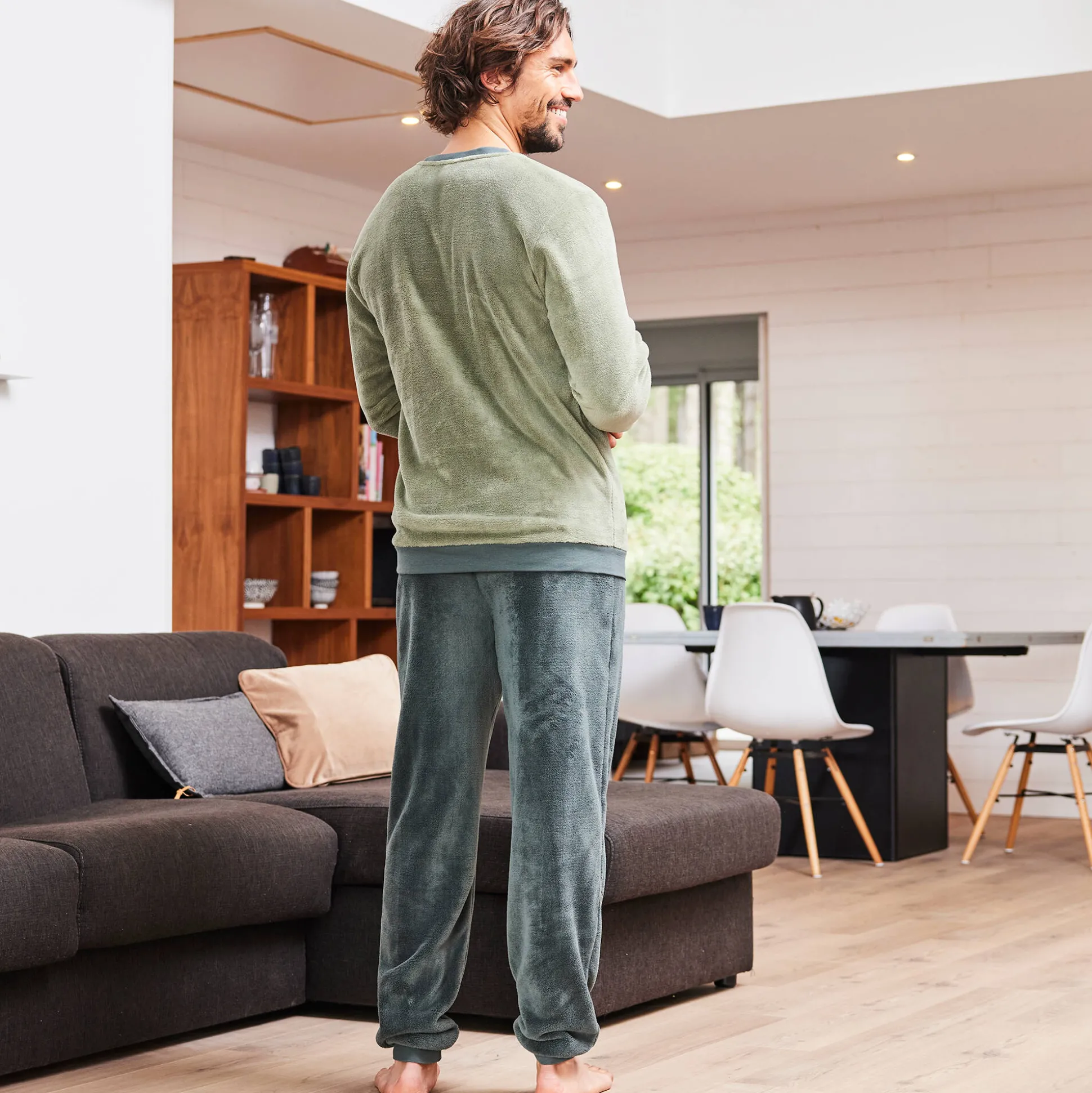 Tweekleurige pyjama in fleece met lange mouwen