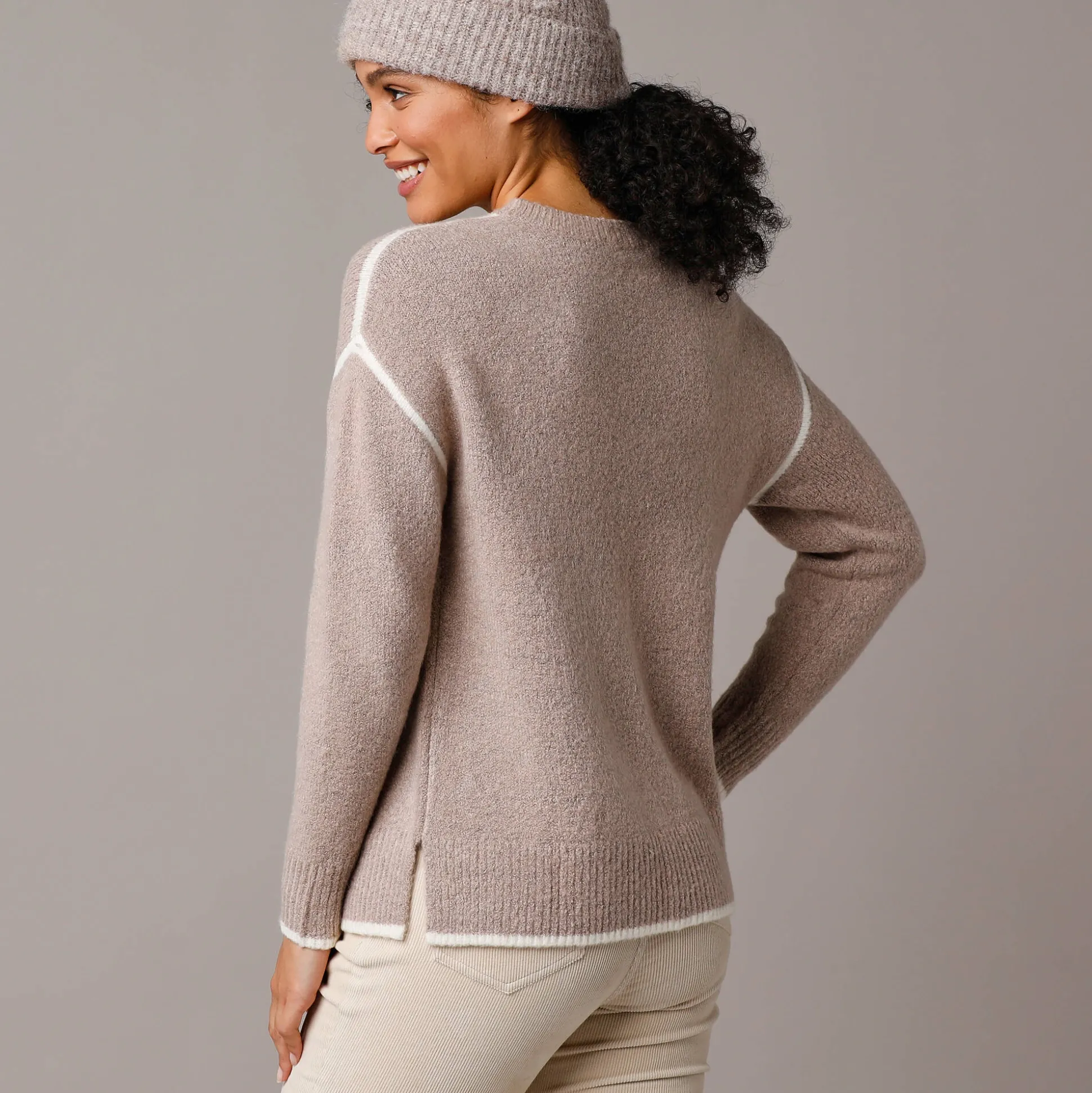 Tweekleurige trui in streelzacht tricot