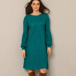 Uitlopende trui-jurk in patenttricot