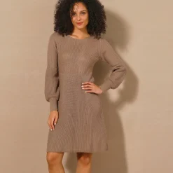 Uitlopende trui-jurk in patenttricot