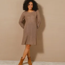 Uitlopende trui-jurk in patenttricot