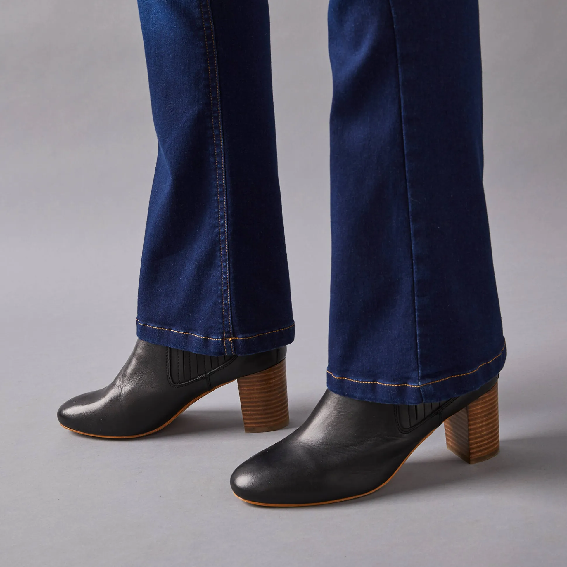 Ultracomfortabele bootcutjeans, tricot met denimeffect, kleine lengte