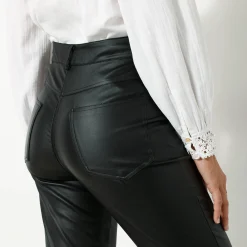 Ultrarekbare, nauwsluitende broek met coating