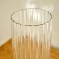 Vaas in geribbeld glas