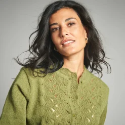 Vest met knopen en opstaande kraag in fantasietricot