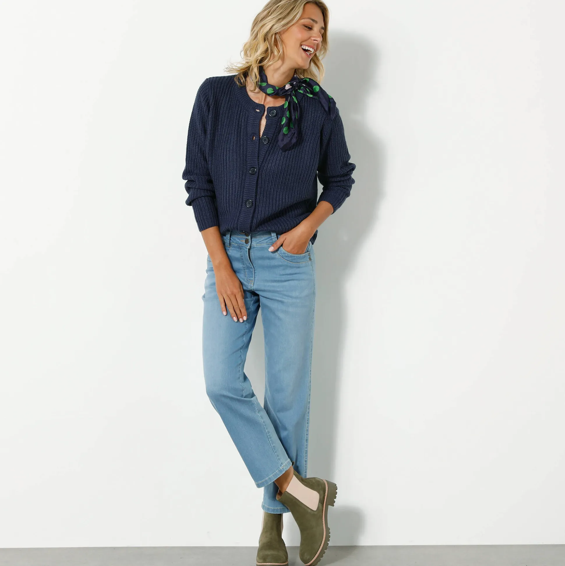 Vest met knopen in patenttricot