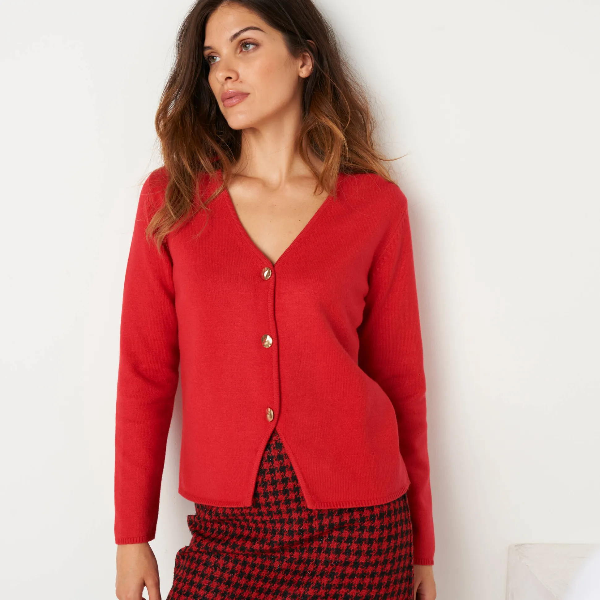 Vest met V-hals, knoopsluiting en asymmetrische onderkant