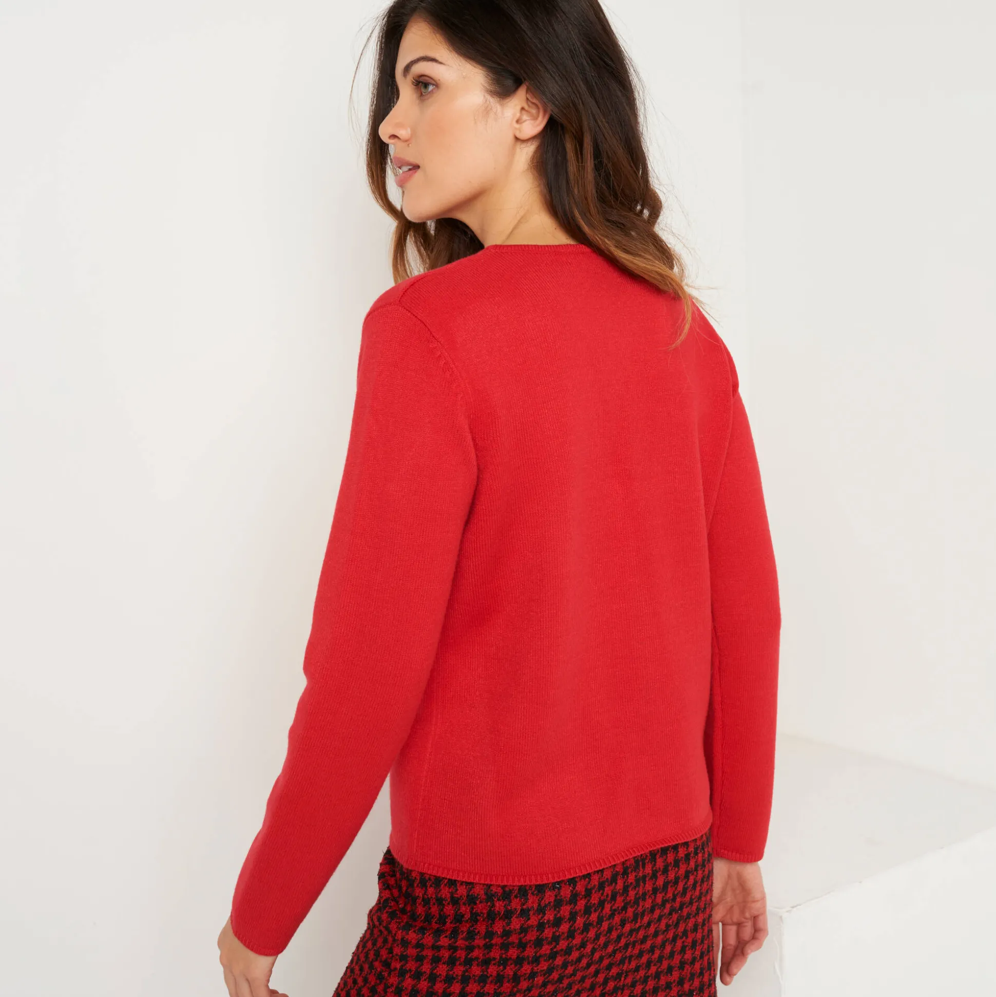 Vest met V-hals, knoopsluiting en asymmetrische onderkant