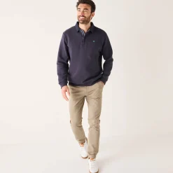 Warme sweater met polokraag, borduursel op de borst, in ribtricot