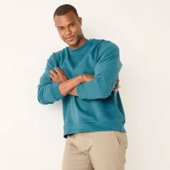 Warme sweater met ronde hals, borduursel op de borst, in ribtricot