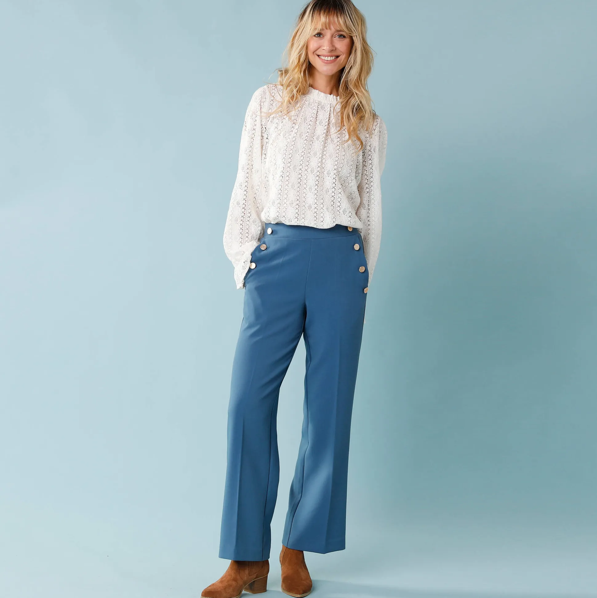 Wijde broek met hoge taille en knopen opzij, kleine lengtes
