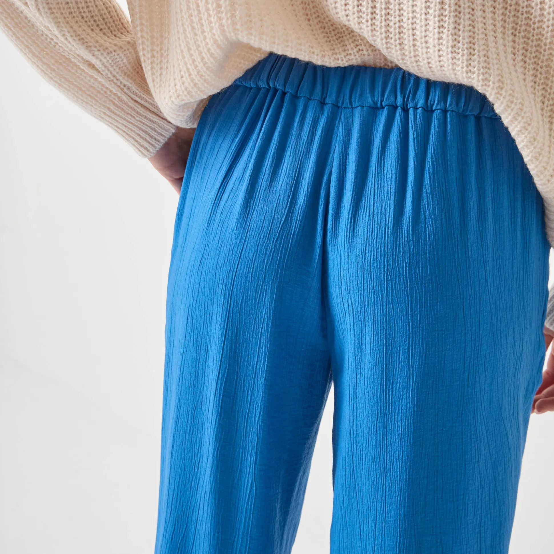 Wijde broek met materiaaleffect