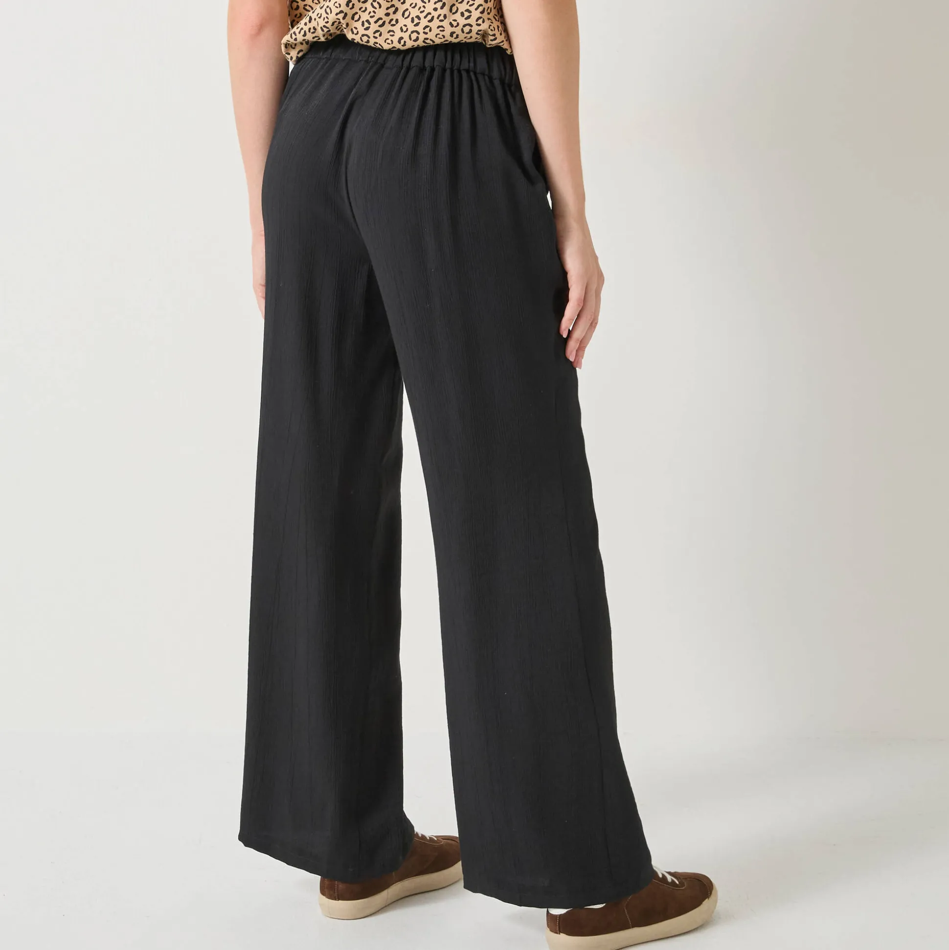 Wijde broek met materiaaleffect