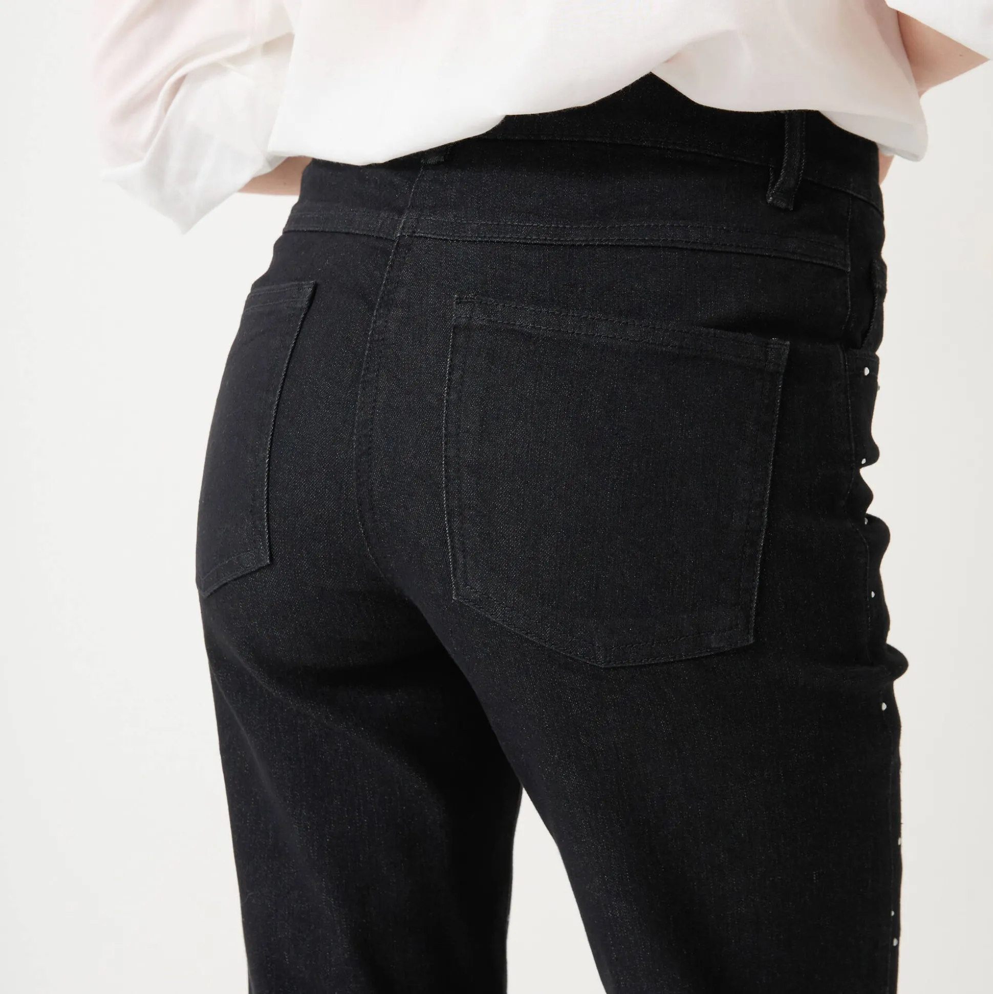 Zwarte, rechte jeans met hoge taille en strasjes